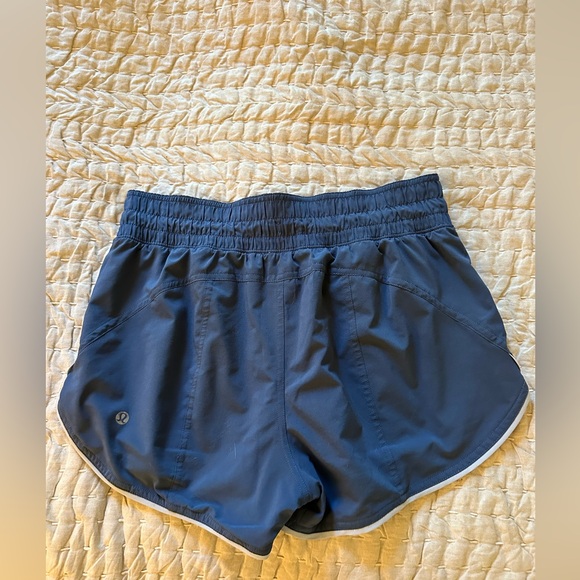 Lulu lemon reversible 3” running shorts (size: 6) - Picture 3 of 5